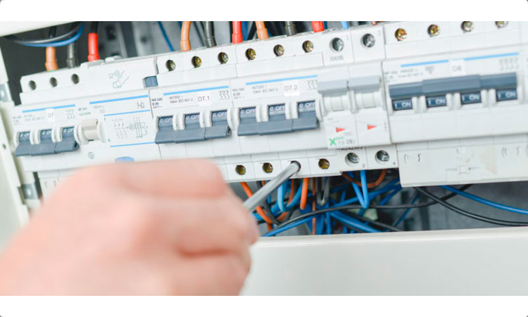 Installazione e manutenzione impianti elettrici